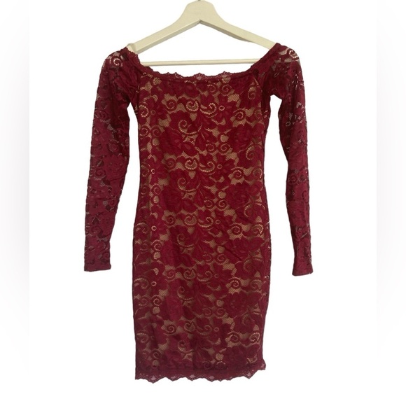 Windsor Dresses & Skirts - Windsor Red Lace dress mermaid/flare style NEW
